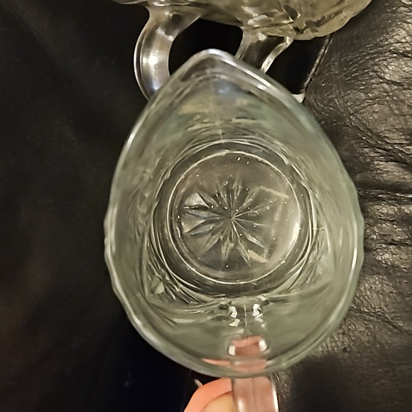 Vintage glass creamers - Picture 7 of 8